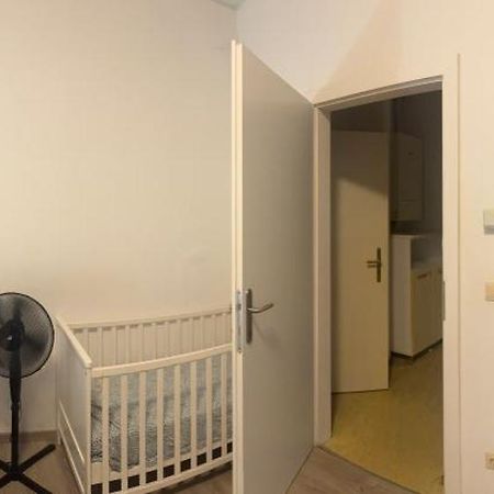 Ganze Klein Unterkunft 1100 Wien Eksteriør billede